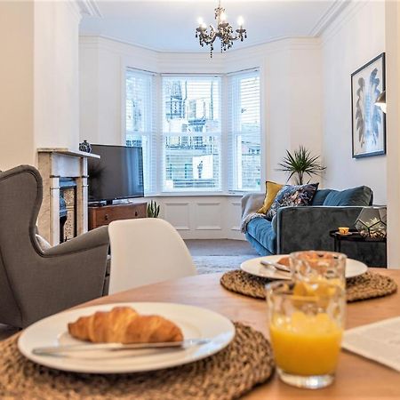 Perfectly Located 4 Storey Townhouse With 2 Parking Spaces In Central Харрогейт Экстерьер фото